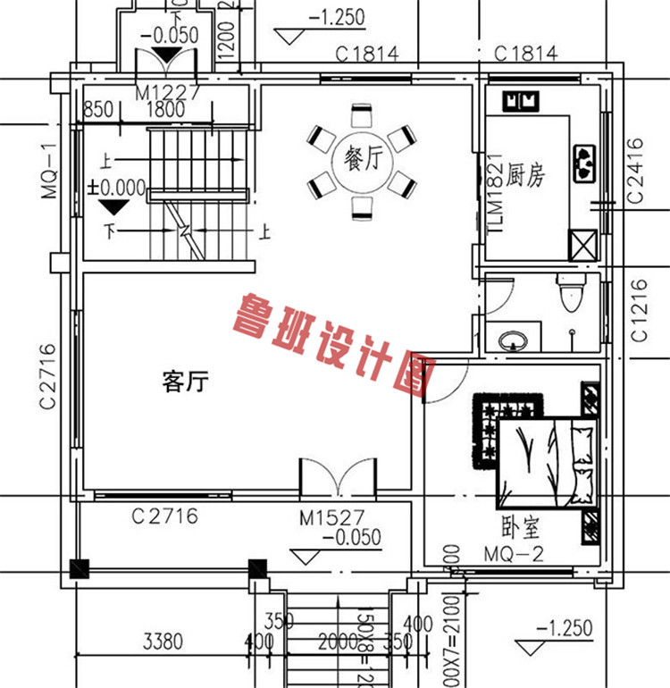 带车库三层半别墅设计一层户型图