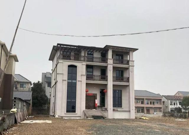 10栋别墅建成实景，有钱人都回乡下建别墅了，你还去城里买房吗？