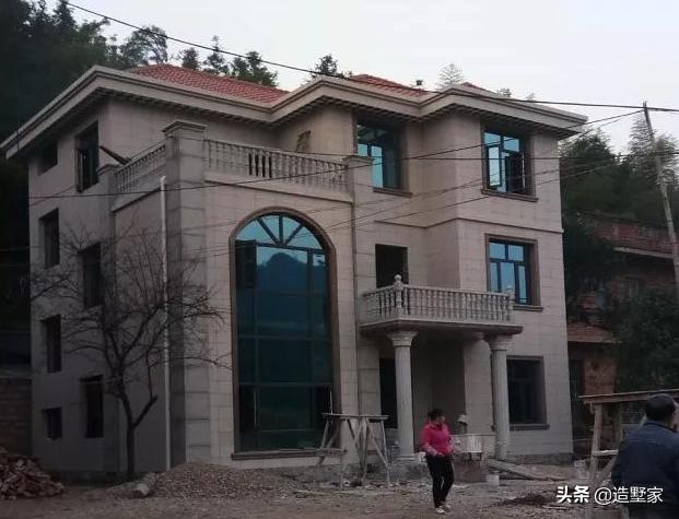 你在城里有套房我不羡慕，我在村里有大别墅，照样过得潇洒！