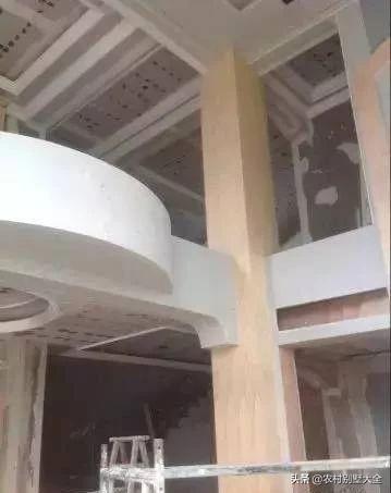 土壕豪掷180万盖三层别墅，挑高客厅豪华庭院，大家看看值不值？
