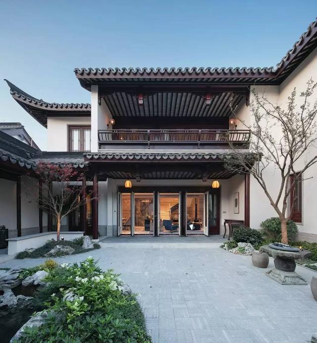 现在出现这种新中式四合院别墅，几家共享一个大院子，谁还买独栋