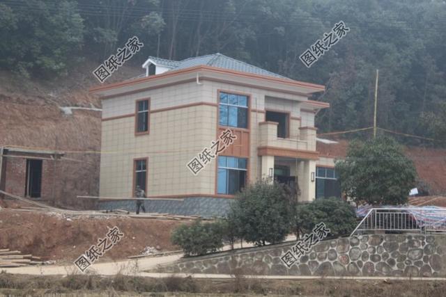 双露台复式风的二层别墅,造价低到20万,真的很实用