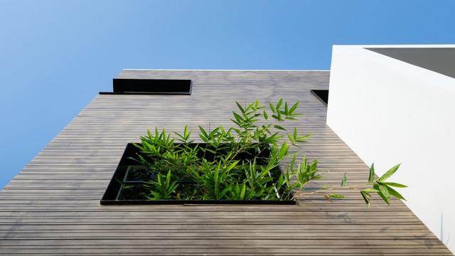 7x16米，沿街三层现代别墅，两侧不开窗，前庭后院，带实景图