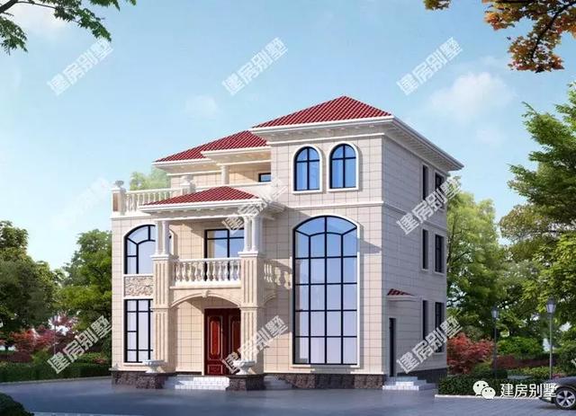 两栋建在农村的豪华别墅，第一栋面积大，第二栋配旋转楼梯