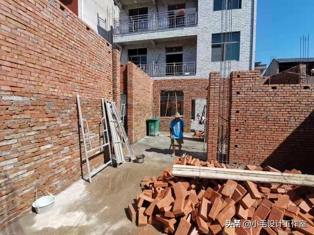 农村自建房别墅怎样做美观大气好看？造型线条真石漆样样少不了