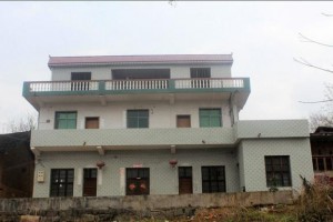 农村自建别墅三层设计实景图，建一栋有面子的房子是值得的。