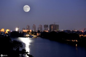 农村自建二层别墅设计效果图，时尚大气，清新脱俗，让人喜欢。