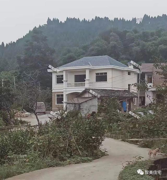 我家的别墅建好啦！两层毛坯加外装不到30万，邻里乡亲都来祝贺