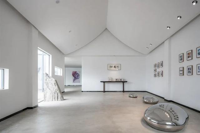 371m²现代极简别墅，舒适文艺的空间，自然惬意的生活