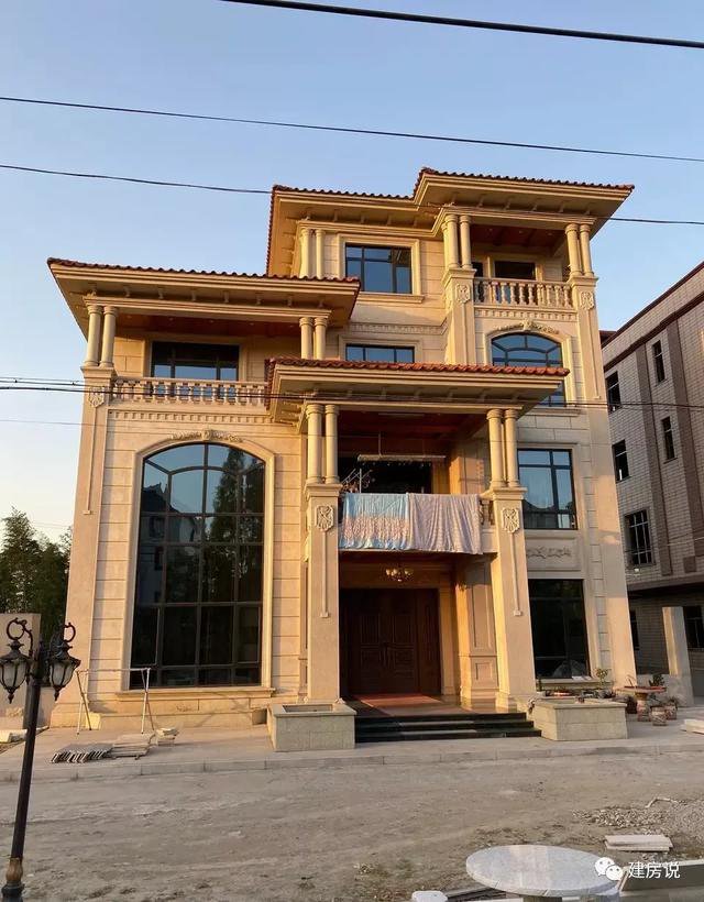 18栋别墅建成实拍，看到第9栋，路人都惊讶得张大了嘴巴