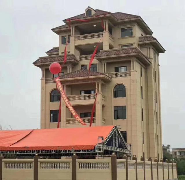 建房就得趁早，不要再犹犹豫豫，12款别墅实景，在农村太火了