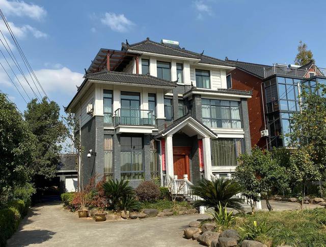 建房就得趁早，不要再犹犹豫豫，12款别墅实景，在农村太火了
