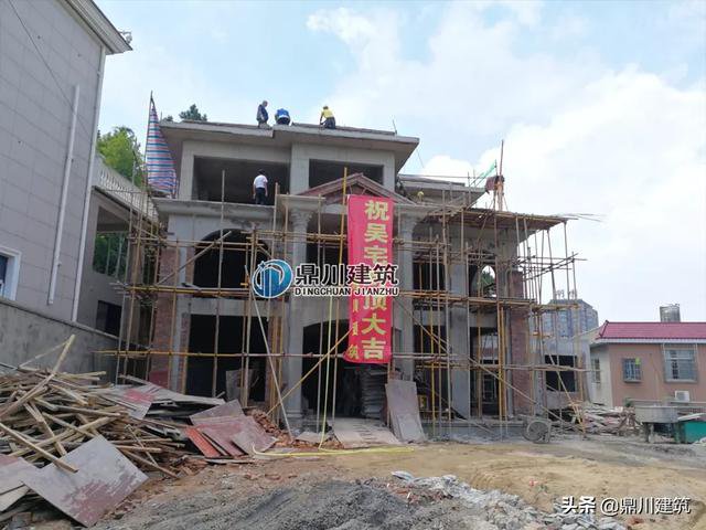 这套别墅建房效果超预期，网友来猜造价，有说60万能建的你觉得呢