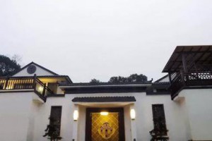 新中式别墅设计实景图，富有书香气息。