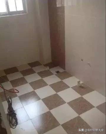 土壕豪掷180万盖三层别墅，挑高客厅豪华庭院，大家看看值不值？