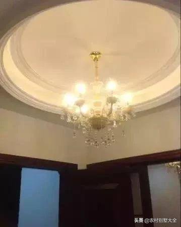 土壕豪掷180万盖三层别墅，挑高客厅豪华庭院，大家看看值不值？