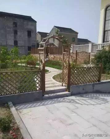 土壕豪掷180万盖三层别墅，挑高客厅豪华庭院，大家看看值不值？