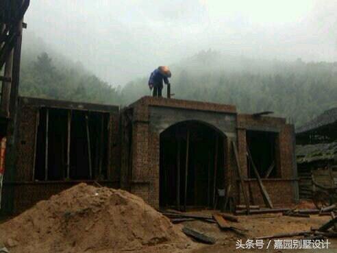 三层经典农村别墅设计图纸，30万建成主体，带有现场实景效果图片
