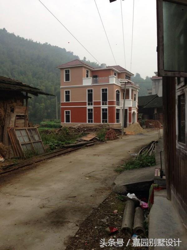三层经典农村别墅设计图纸，30万建成主体，带有现场实景效果图片