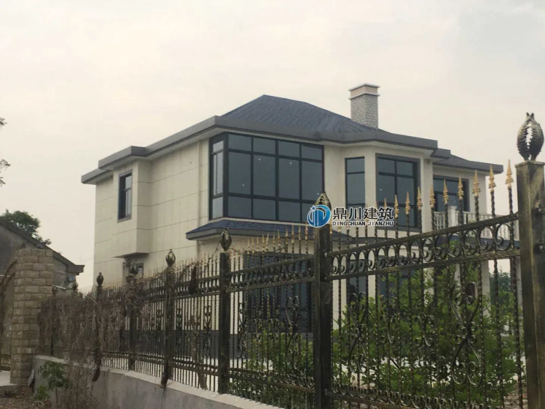 别再羡慕别人，这款二层别墅，建出来效果出乎意料，村里最好的房